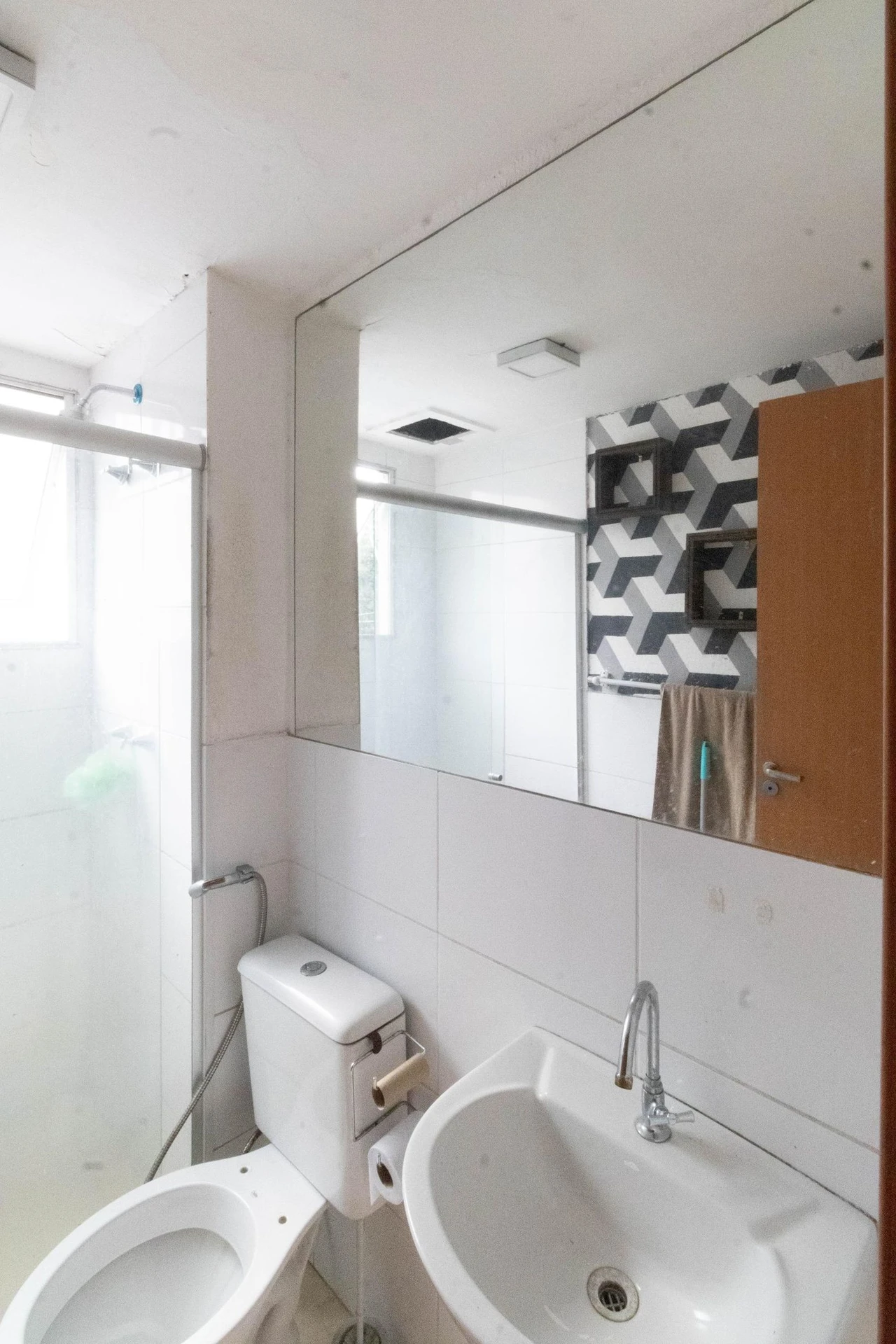 2-bedroom apartment in a building with a pool — photo 37