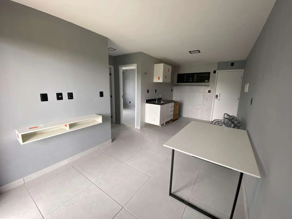 2-bedroom apartment with open-plan kitchen and balcony — photo 4