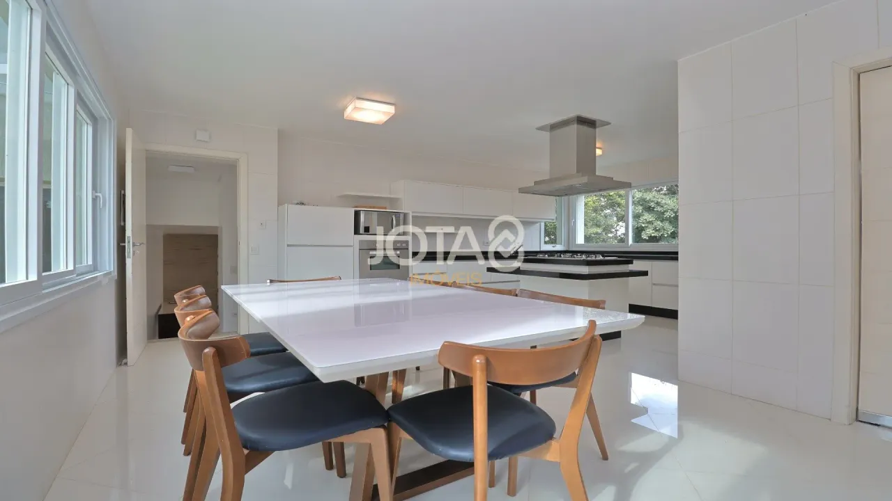 House with 5 bedrooms and a balcony in 370 m² — photo 8