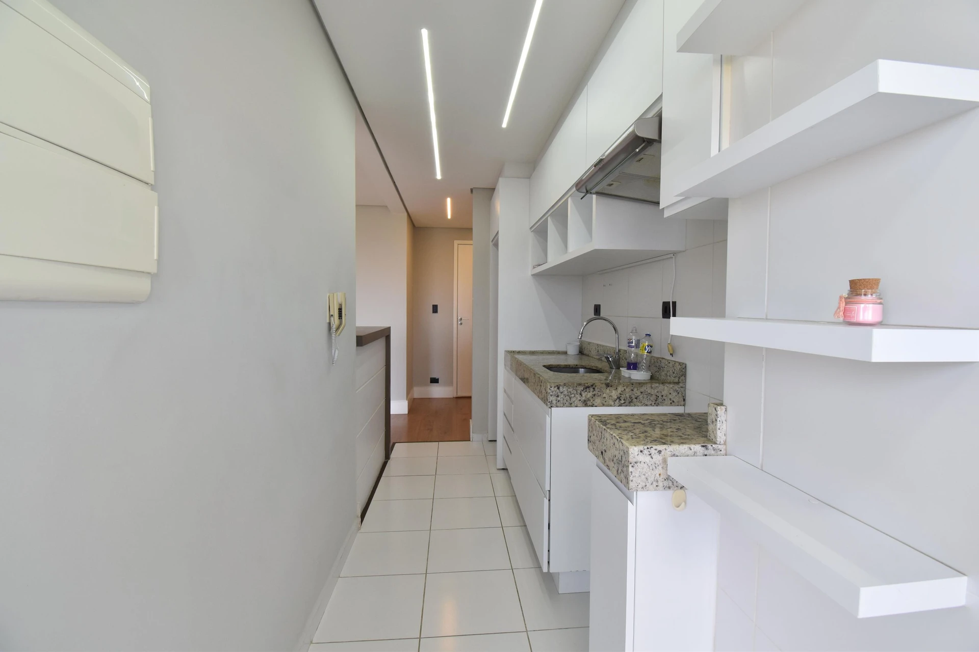 Квартира 62 м² с грилем на балконе и застеклённым балконом — photo 24