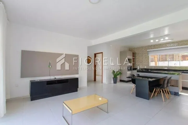 Floor-to-ceiling windows in a 3-bedroom house, 106 m² — photo 2