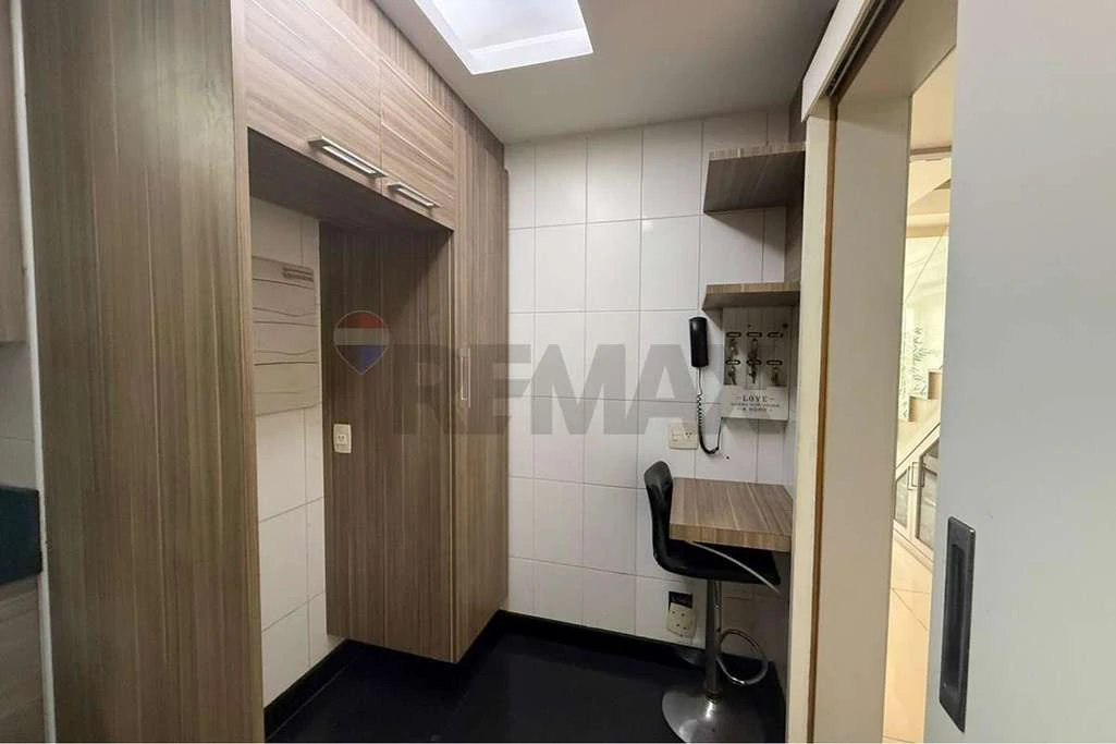 Furnished 246 m² apartment with 4 bedrooms and balcony — photo 15