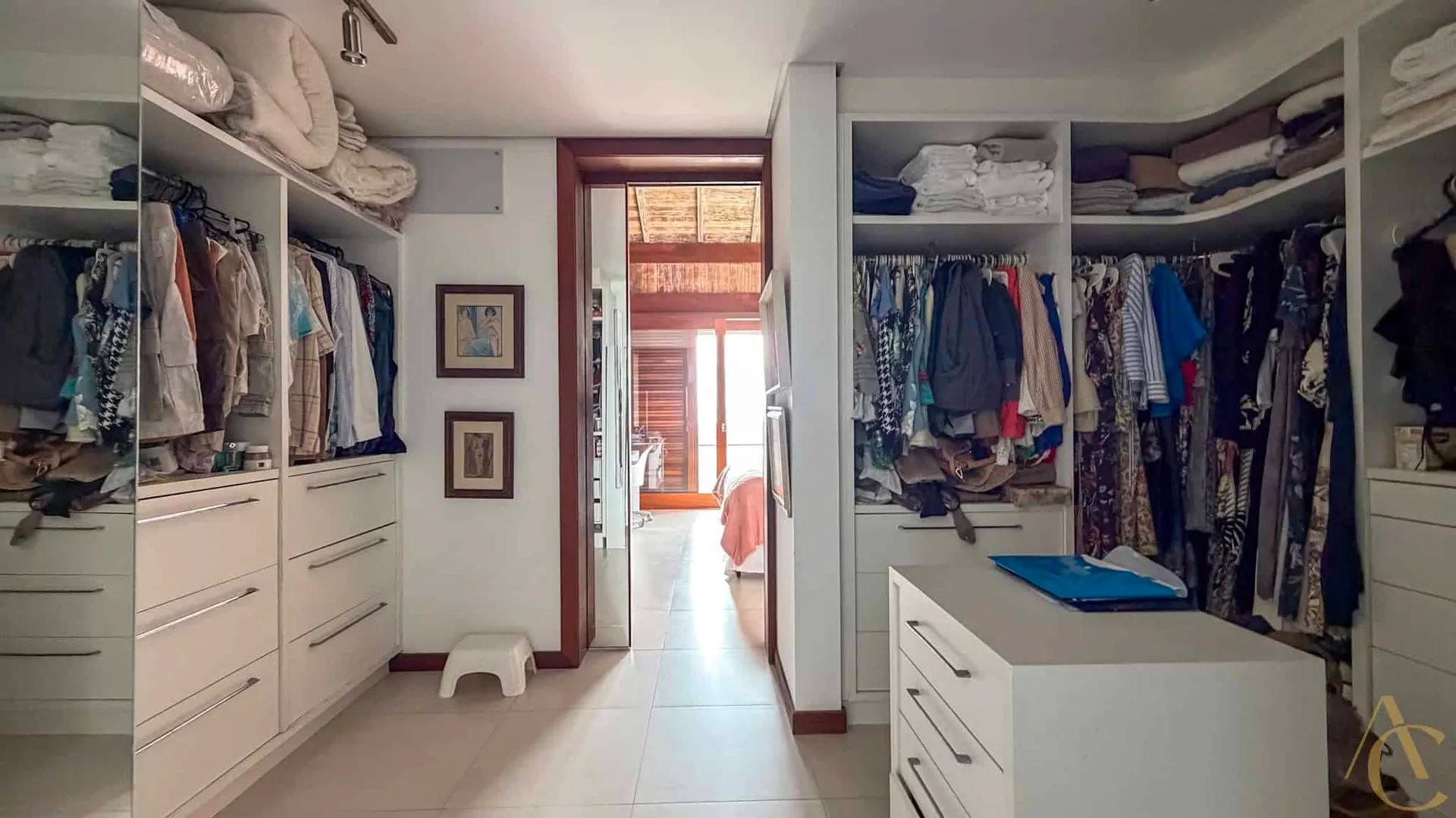 Furnished house, 689 m², with a grill on the balcony — photo 46