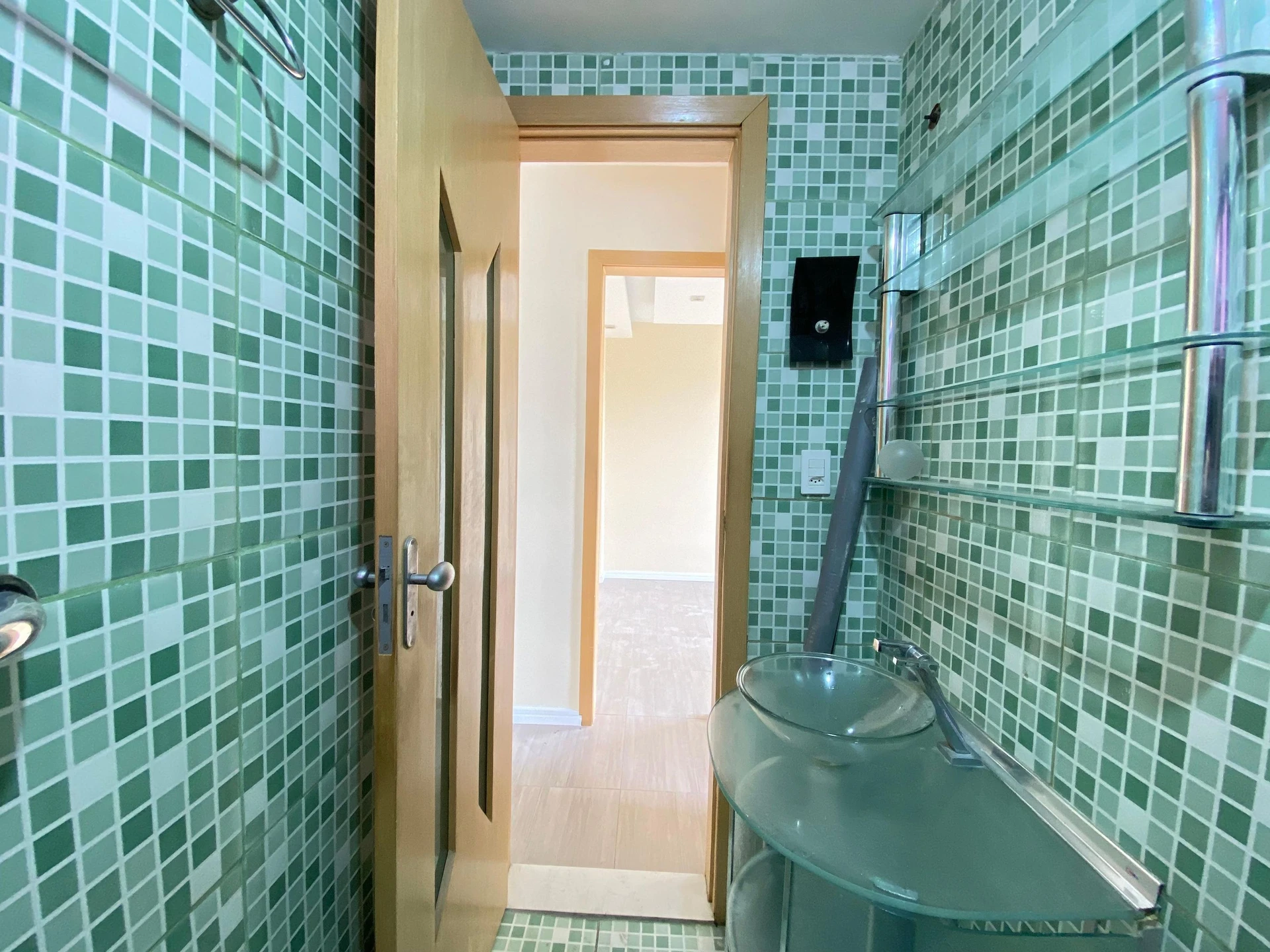 Rental apartment with a closed kitchen and 2 bedrooms — photo 46