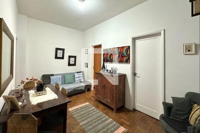 Apartamento de 2 quartos com piso de madeira ou laminado — photo 3