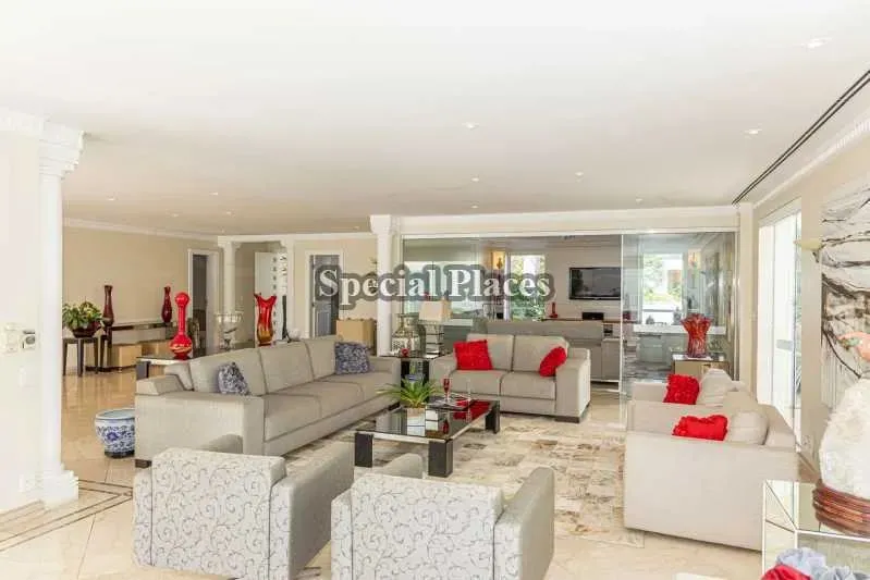 Furnished home with 5 bedrooms and 5 parking spaces — photo 13