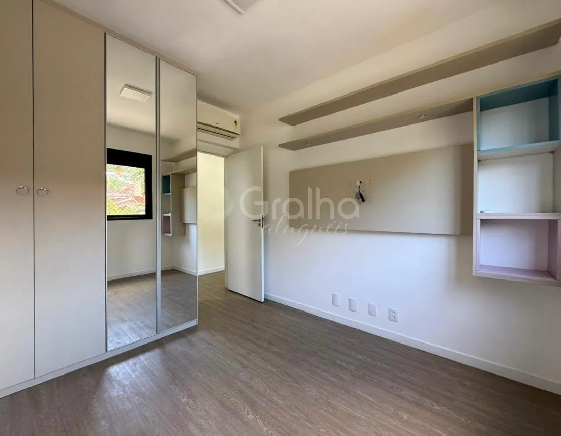 3-bedroom apartment with a glass-enclosed balcony — photo 20