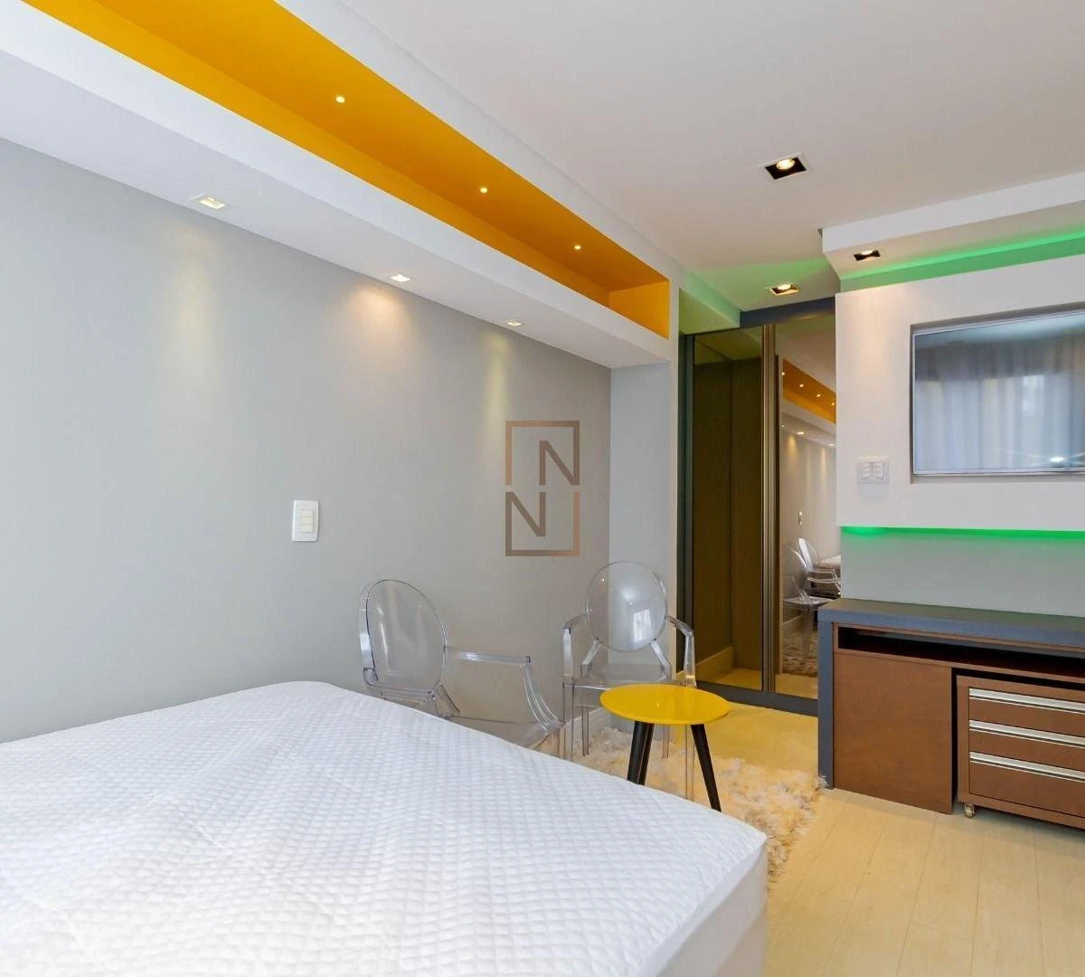 One-bedroom apartment in a building with a sauna — photo 11