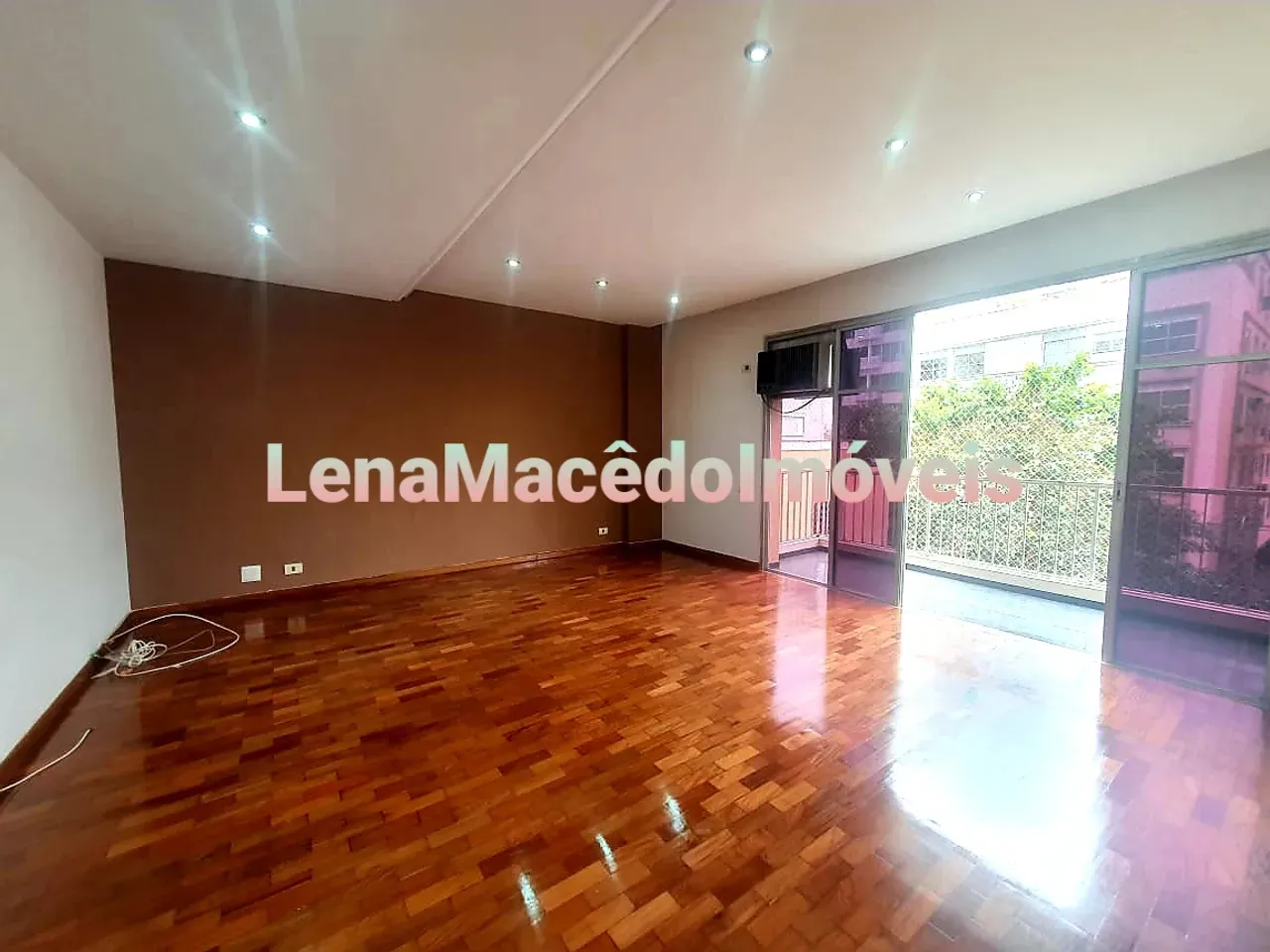 4-bedroom apartment with balcony and 1 parking space — photo 3