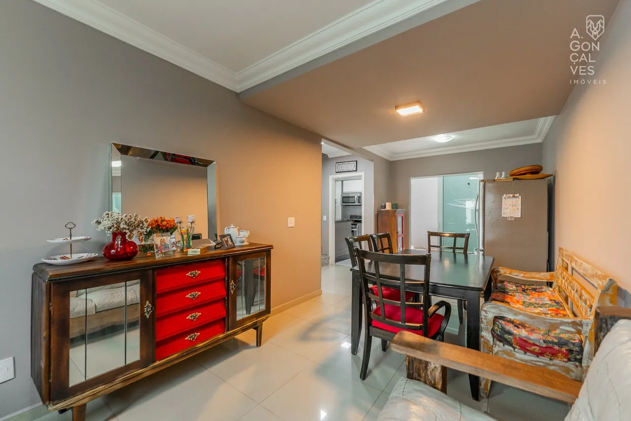 House with 3 bedrooms and a closed kitchen with gas stove — photo 7