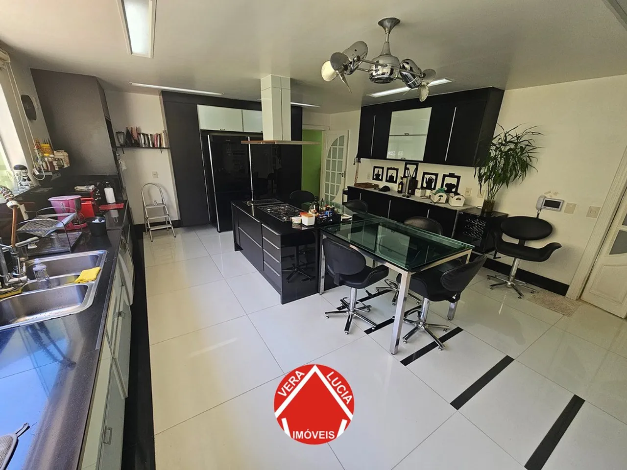 Furnished house with 5 bedrooms and open-plan kitchen — photo 2