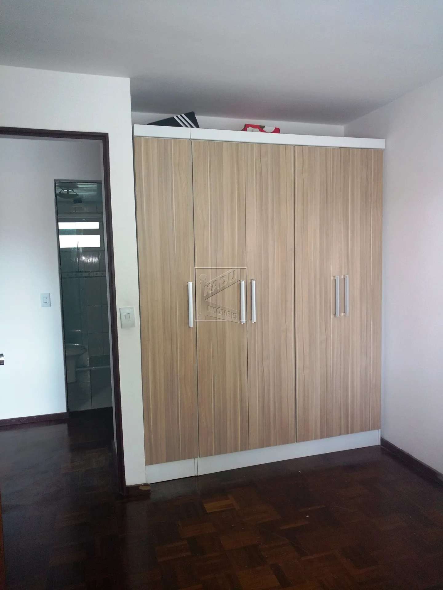 3-bedroom apartment with wood or laminate floors in Curitiba — photo 2