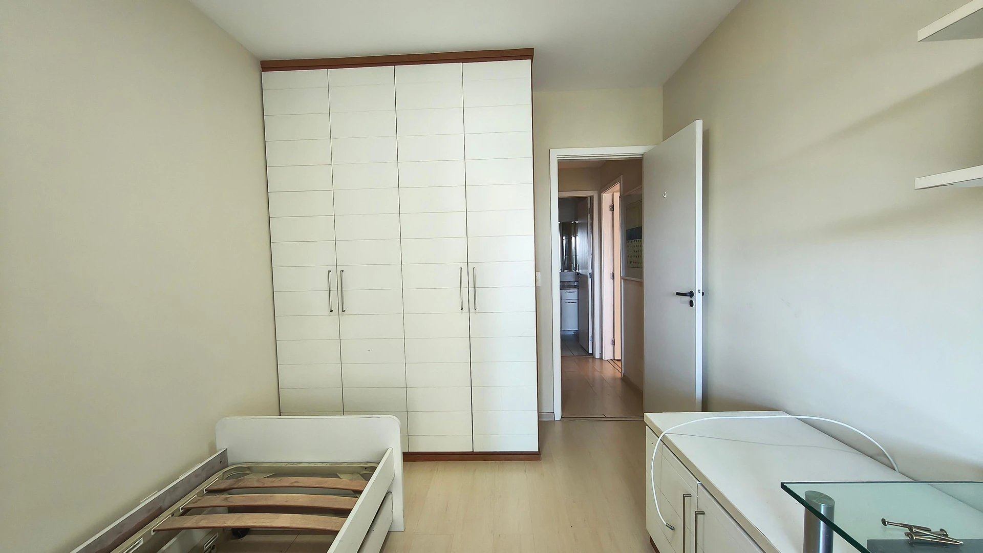 Rent-ready 2-bedroom apartment with balcony — photo 9
