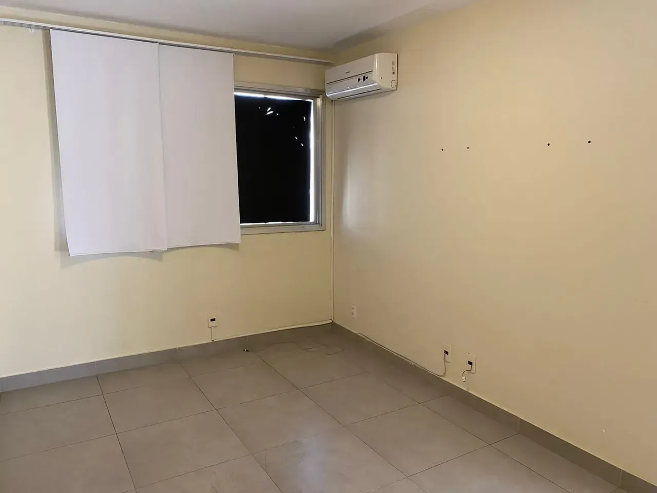 Unfurnished apartment with air conditioning and 3 bedrooms — photo 3