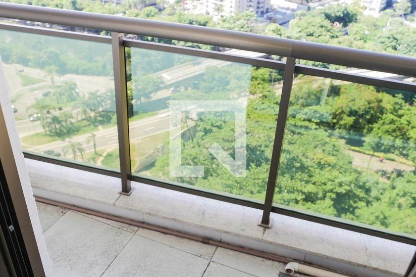 Furnished apartment, 150 m², with a glass-enclosed balcony — photo 15