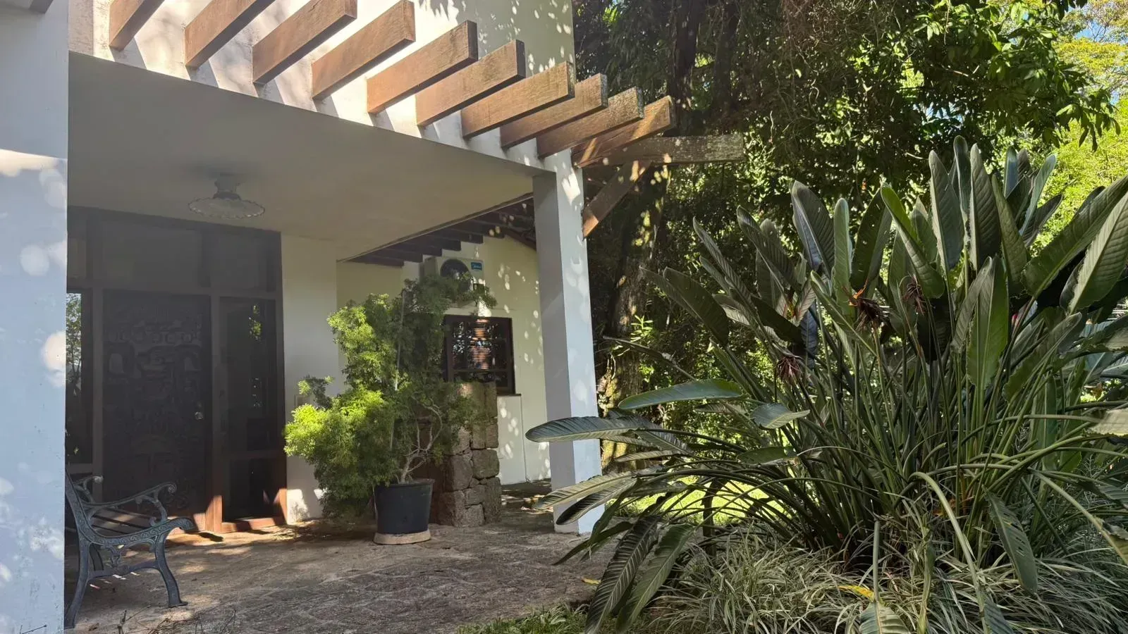 Furnished house with 5 bedrooms and 5 bathrooms — photo 32