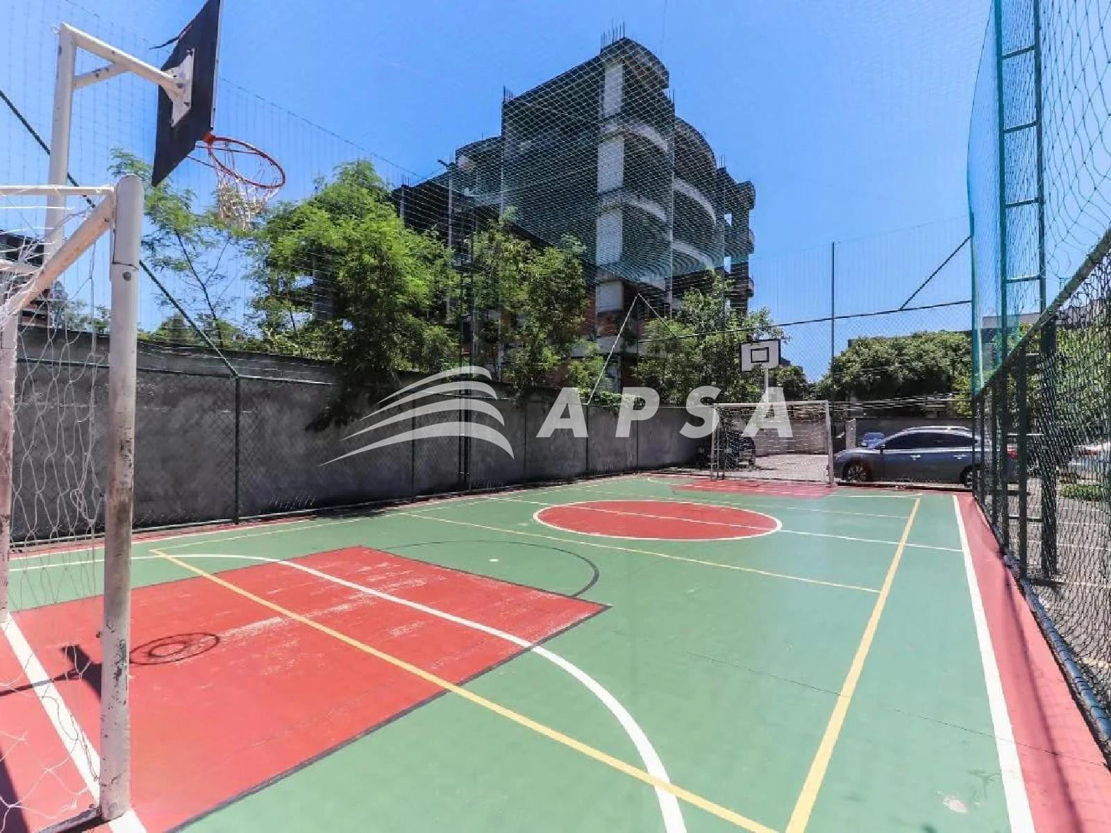 Unfurnished 2-bedroom apartment with a private BBQ