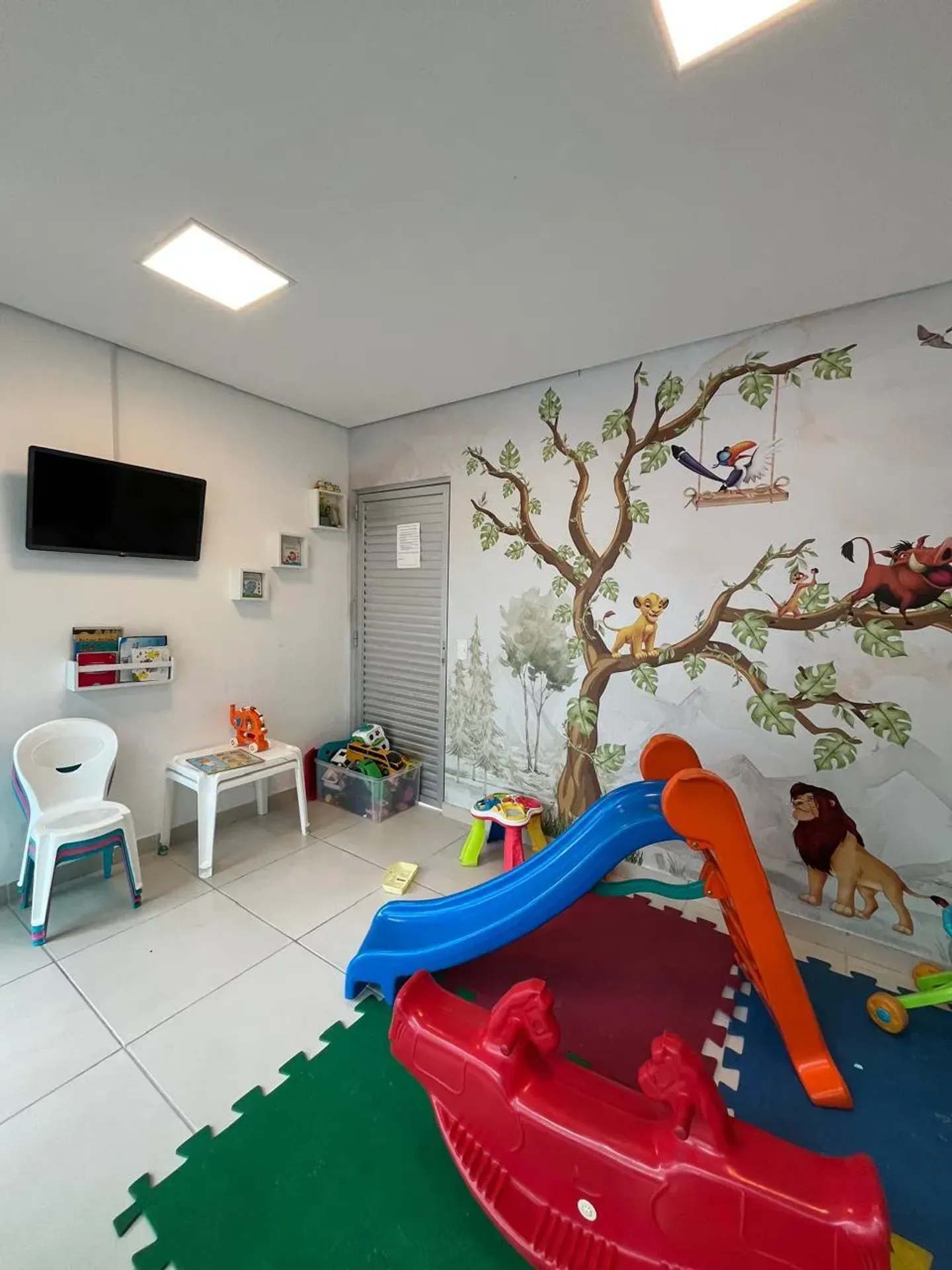 2-bedroom apartment in a building with a gym — photo 26
