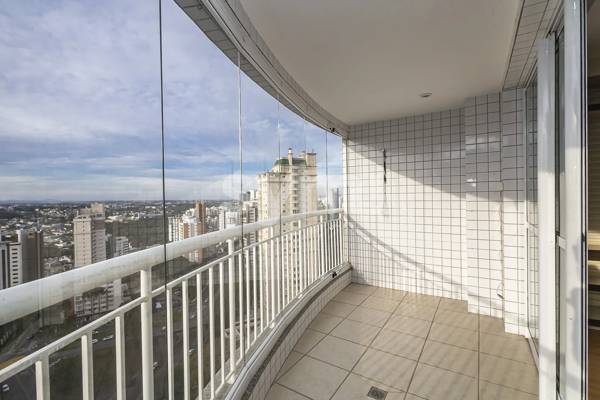 3-bedroom apartment with private BBQ on balcony — photo 5