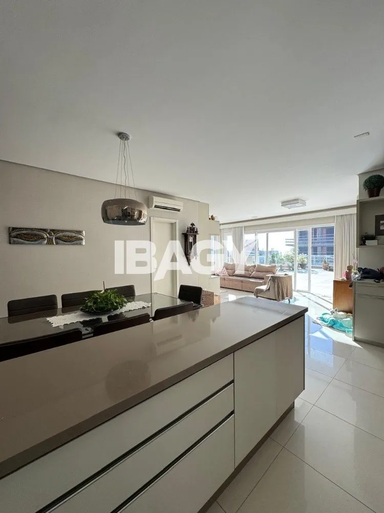 Apartment, 277 m², with a grill on the balcony — photo 4