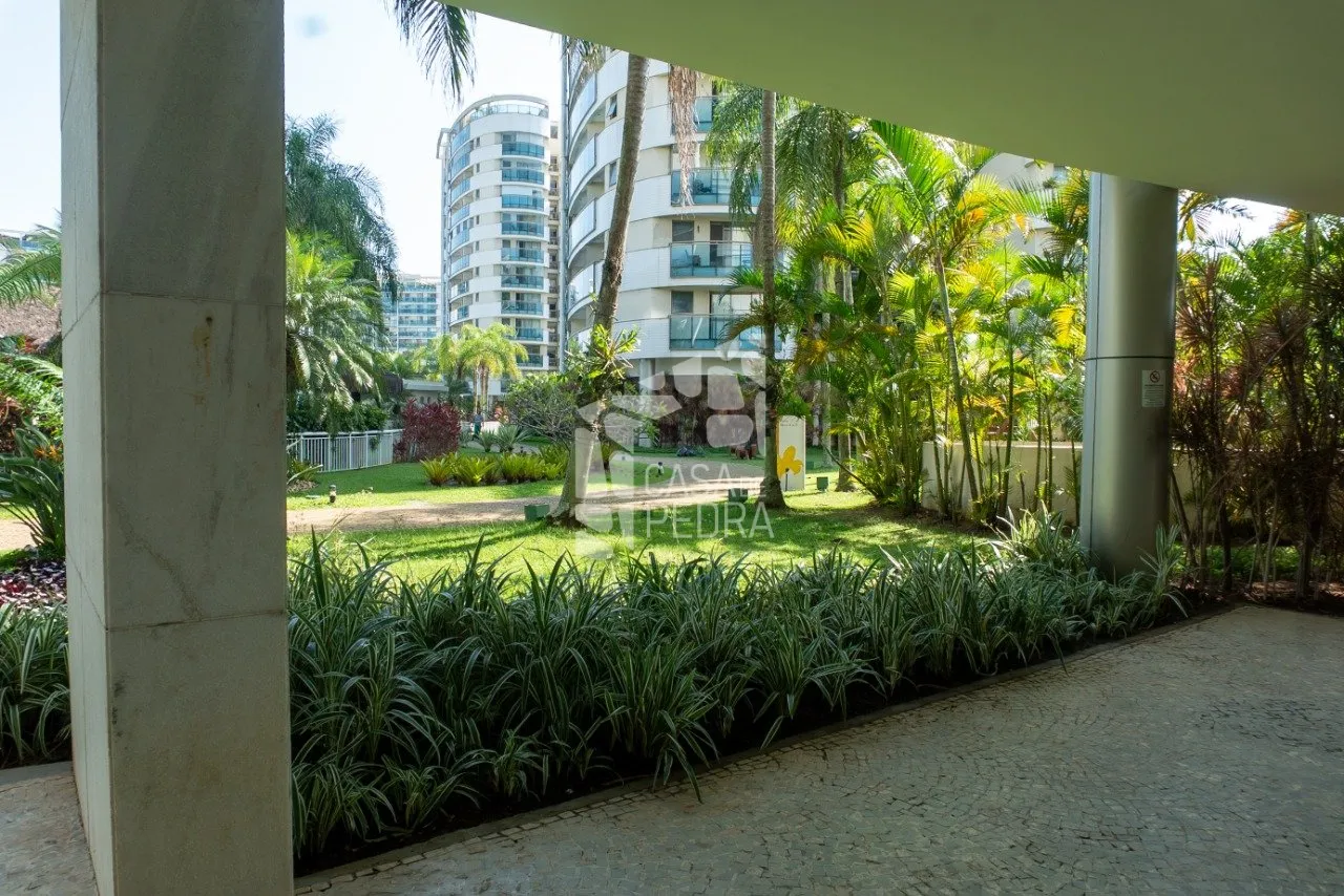 4-bedroom apartment with enclosed glass balcony — photo 46