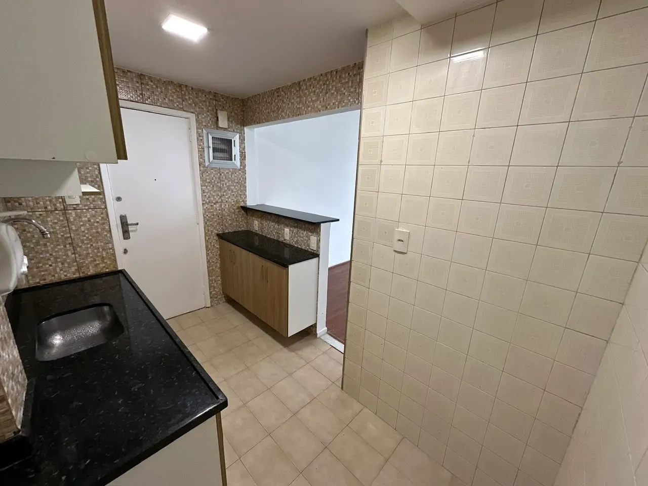 Wood or laminate floors in a 2-bedroom apartment, 72 m² — photo 17