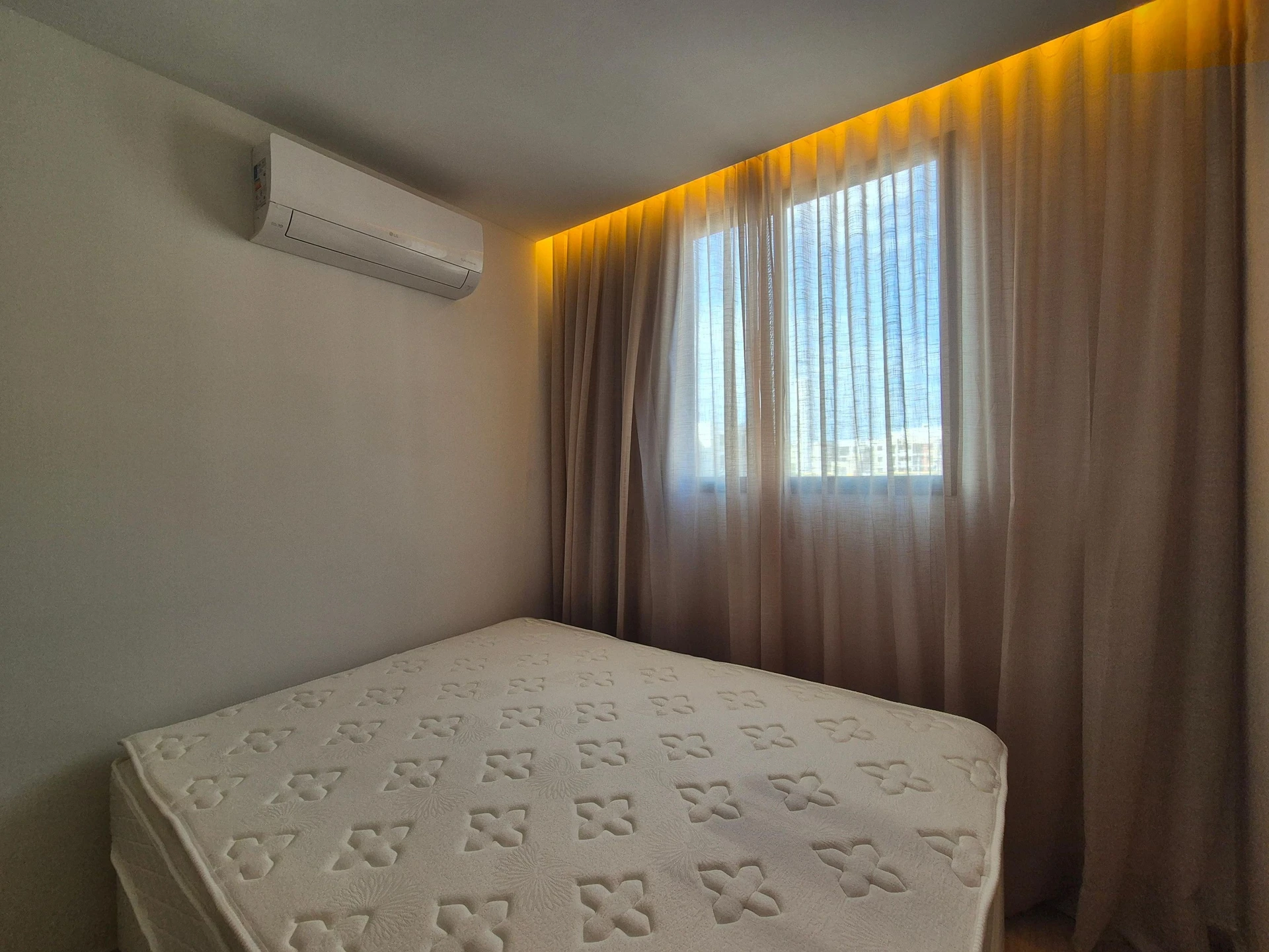 Apartamento mobiliado de 2 quartos em condomínio com piscina — photo 3