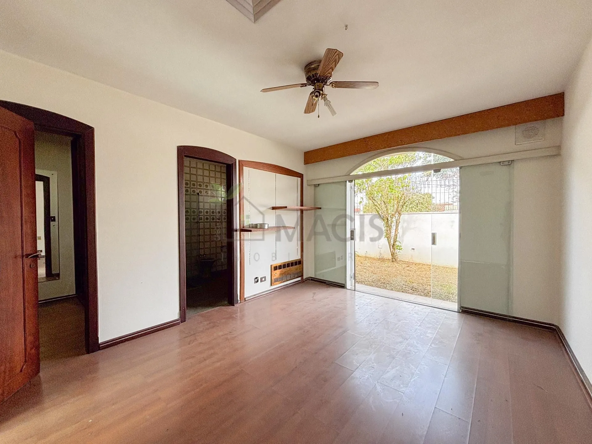 Будинок 604 м² з 4 спальнями та 4 ванними кімнатами — photo 48