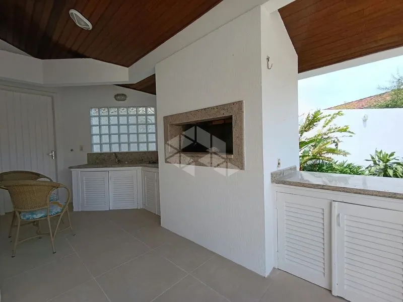 Furnished house, 222 m², with a bathtub — photo 24