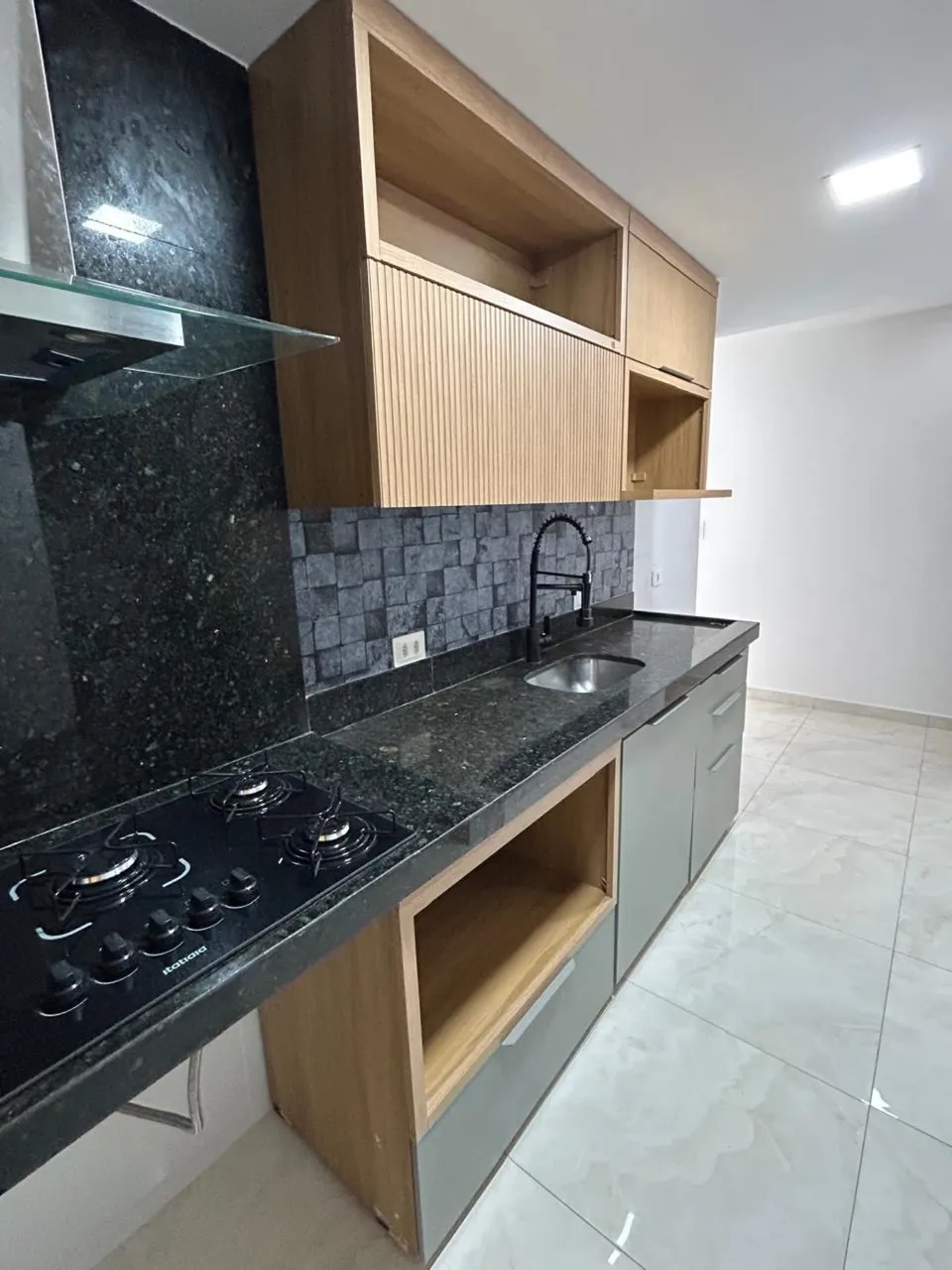 Apartamento com 2 quartos e cozinha a gás