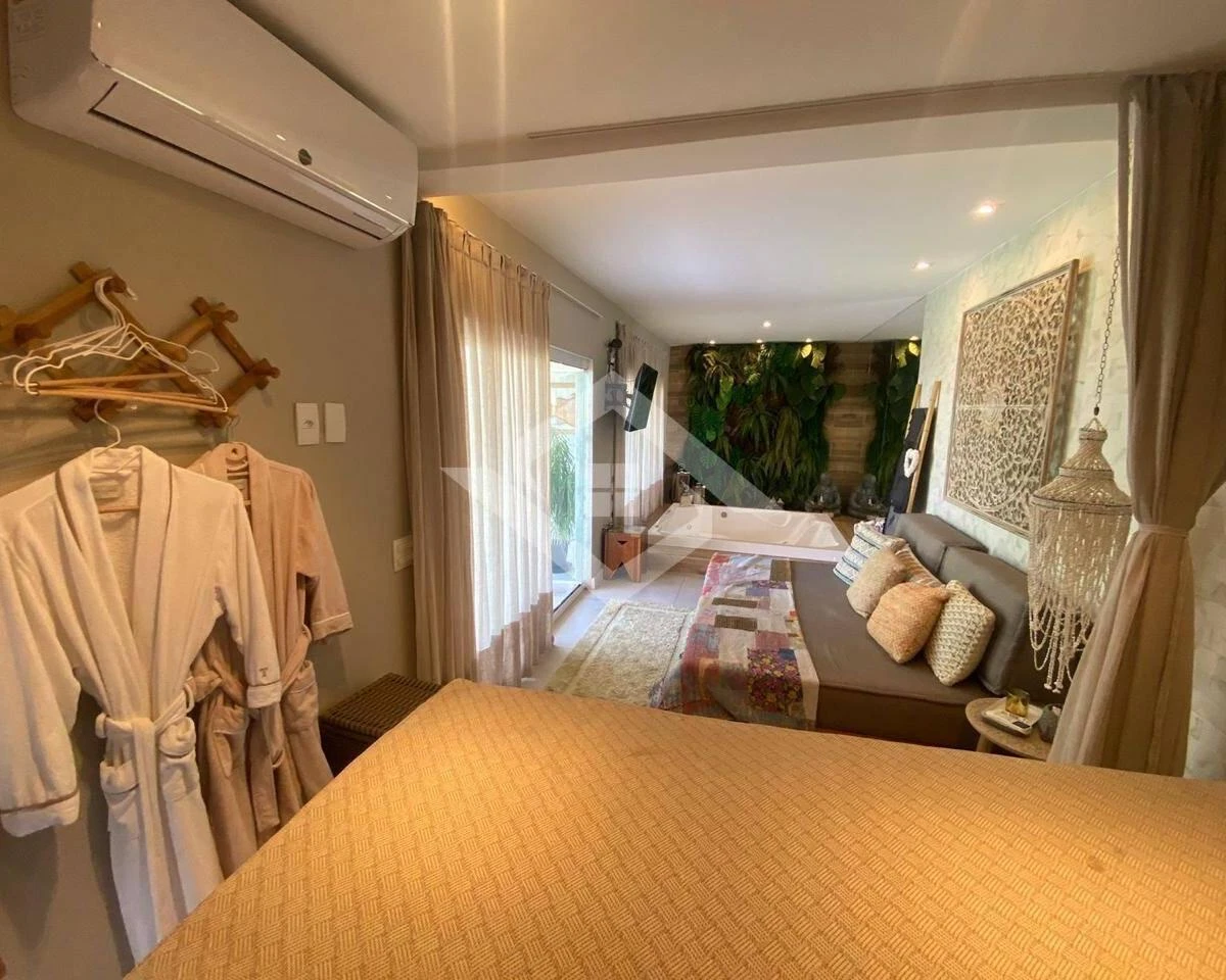 6 quartos e banheira: casa de 1000 m² — photo 15