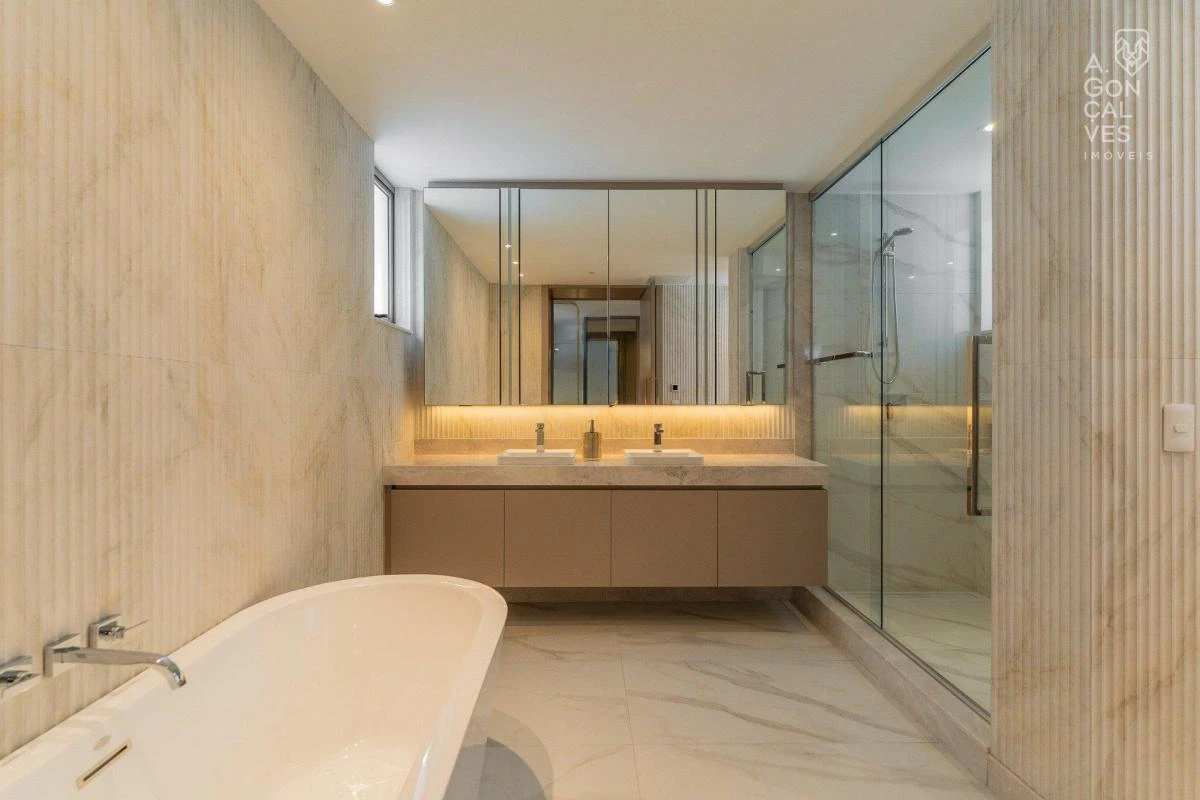 Furnished apartment with 3 en-suite bedrooms and 4 parking — photo 29