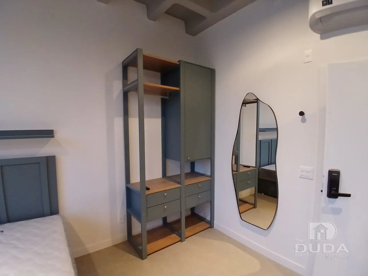 Furnished 1-bedroom apartment with balcony grill — photo 9
