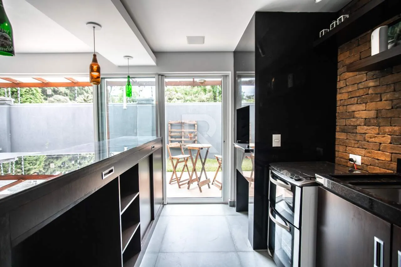 Furnished house with 4 bedrooms and 302 m² and a garden — photo 12