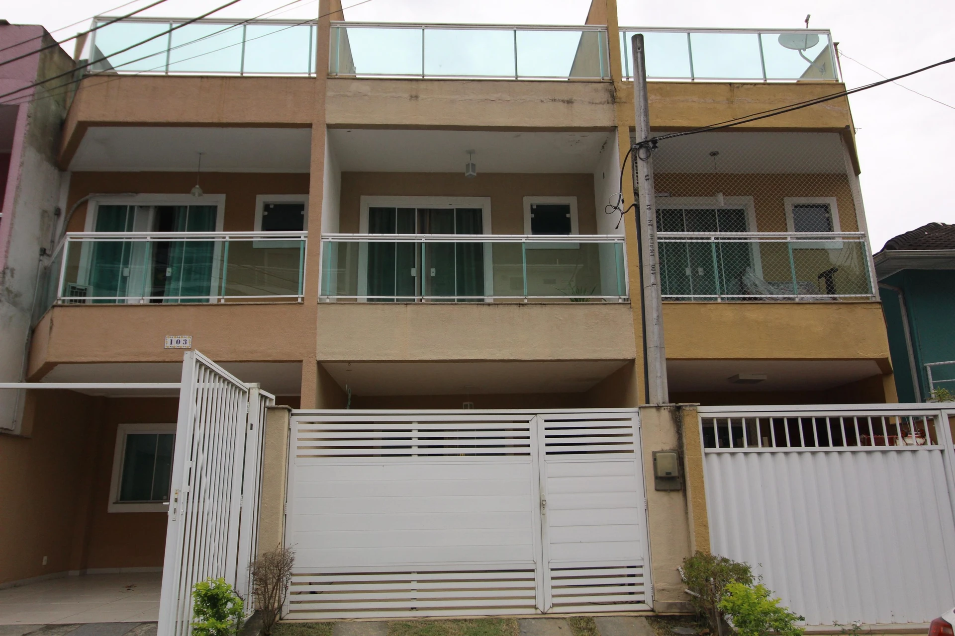 Rental apartment with 3 en-suite bedrooms and balcony — photo 54