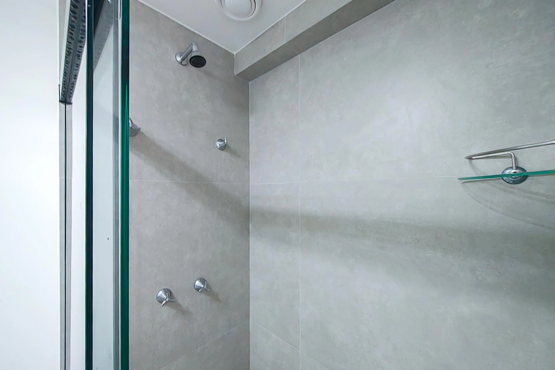 Furnished studio with 1 bedroom and balcony, pets allowed — photo 5