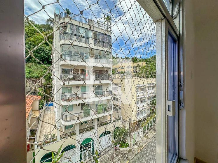 2-bedroom apartment with a mountain view — photo 22