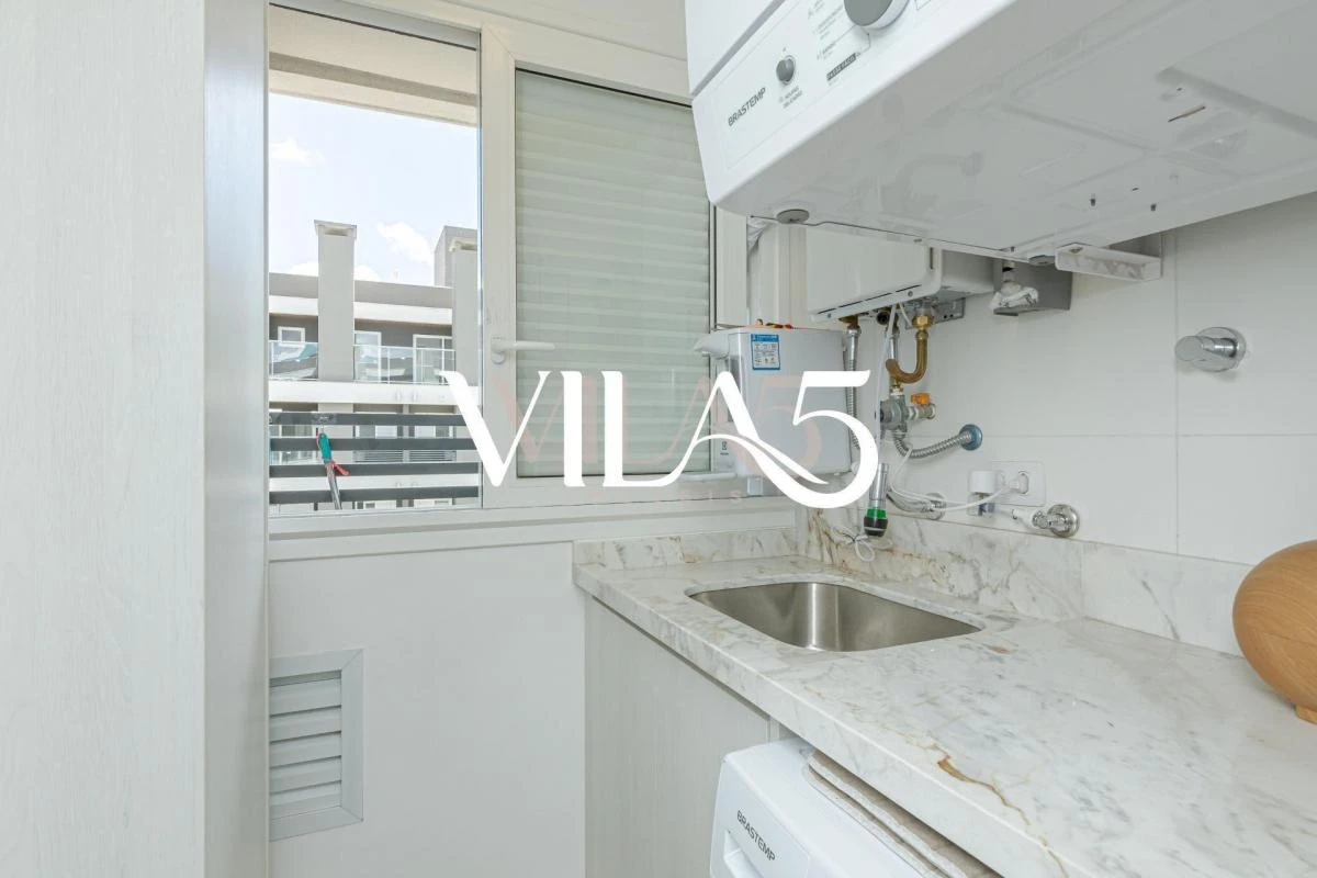 Furnished apartment, 195 m², with a glass-enclosed balcony — photo 16