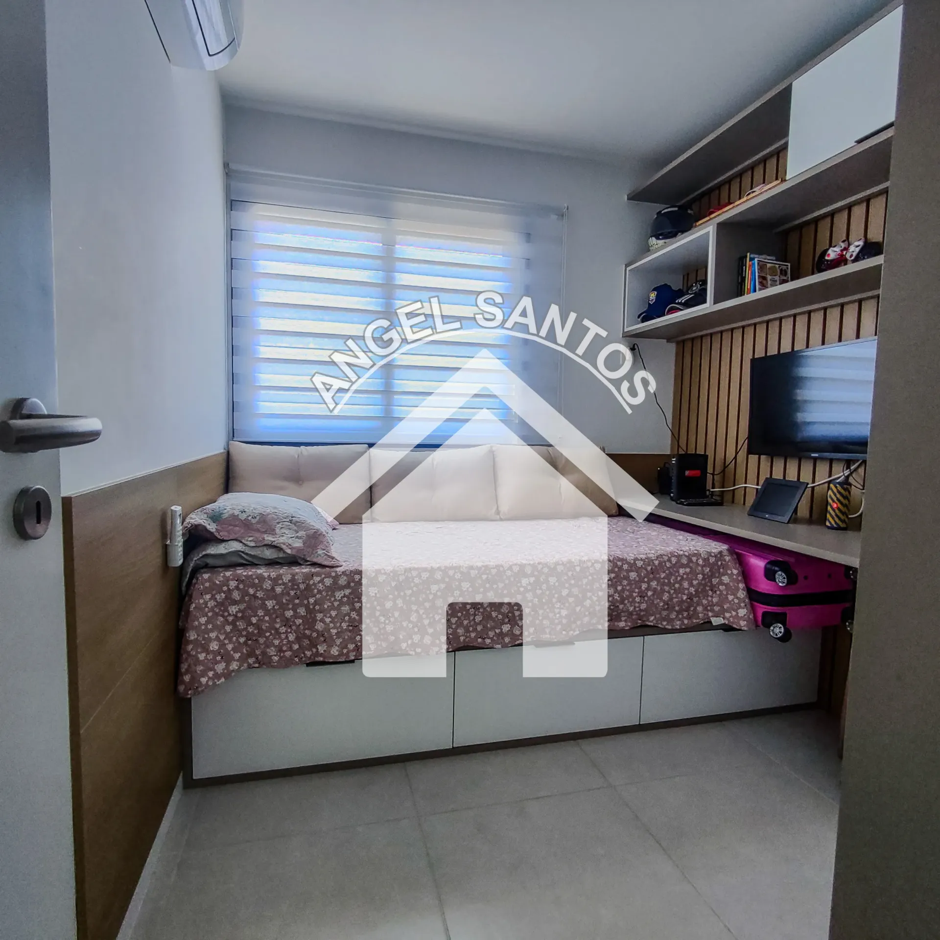 Furnished 2-bedroom apartment with a balcony — photo 9