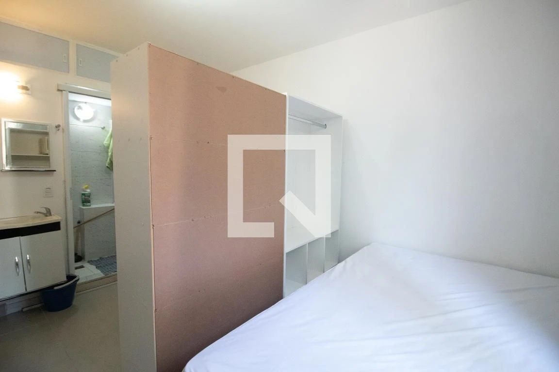 Furnished studio with 1 bedroom and 1 bathroom — photo 9
