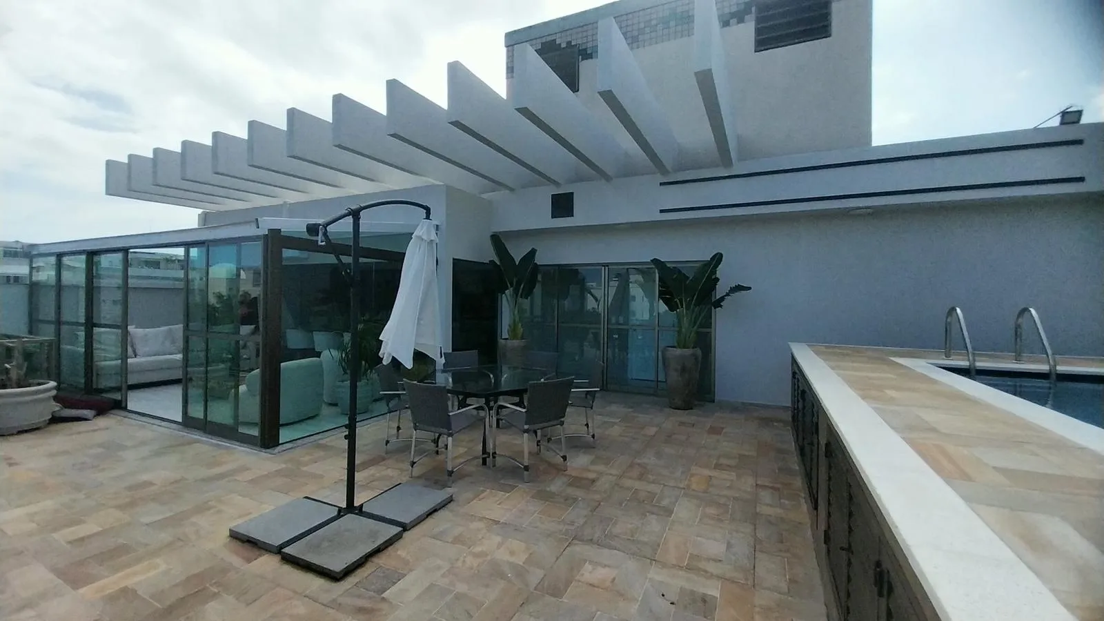 Unfurnished apartment with 4 bedrooms and 5 bathrooms — photo 4