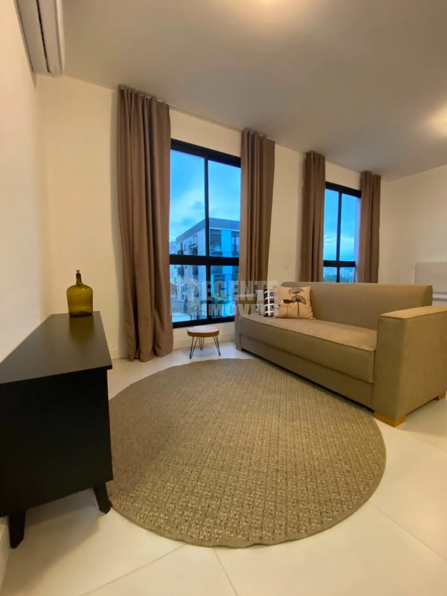 One-bedroom apartment in a building with a gym — photo 6