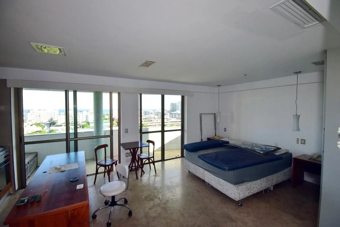 Furnished studio with 1 bedroom, 2 bathrooms and balcony — photo 4