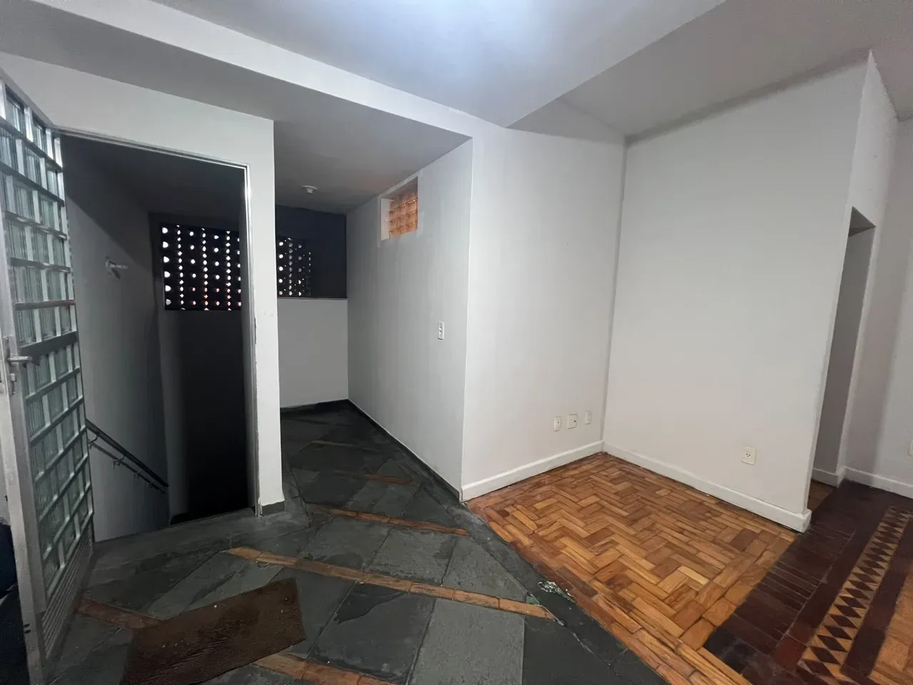 Apartment on the 2nd floor with wood or laminate floors — photo 10