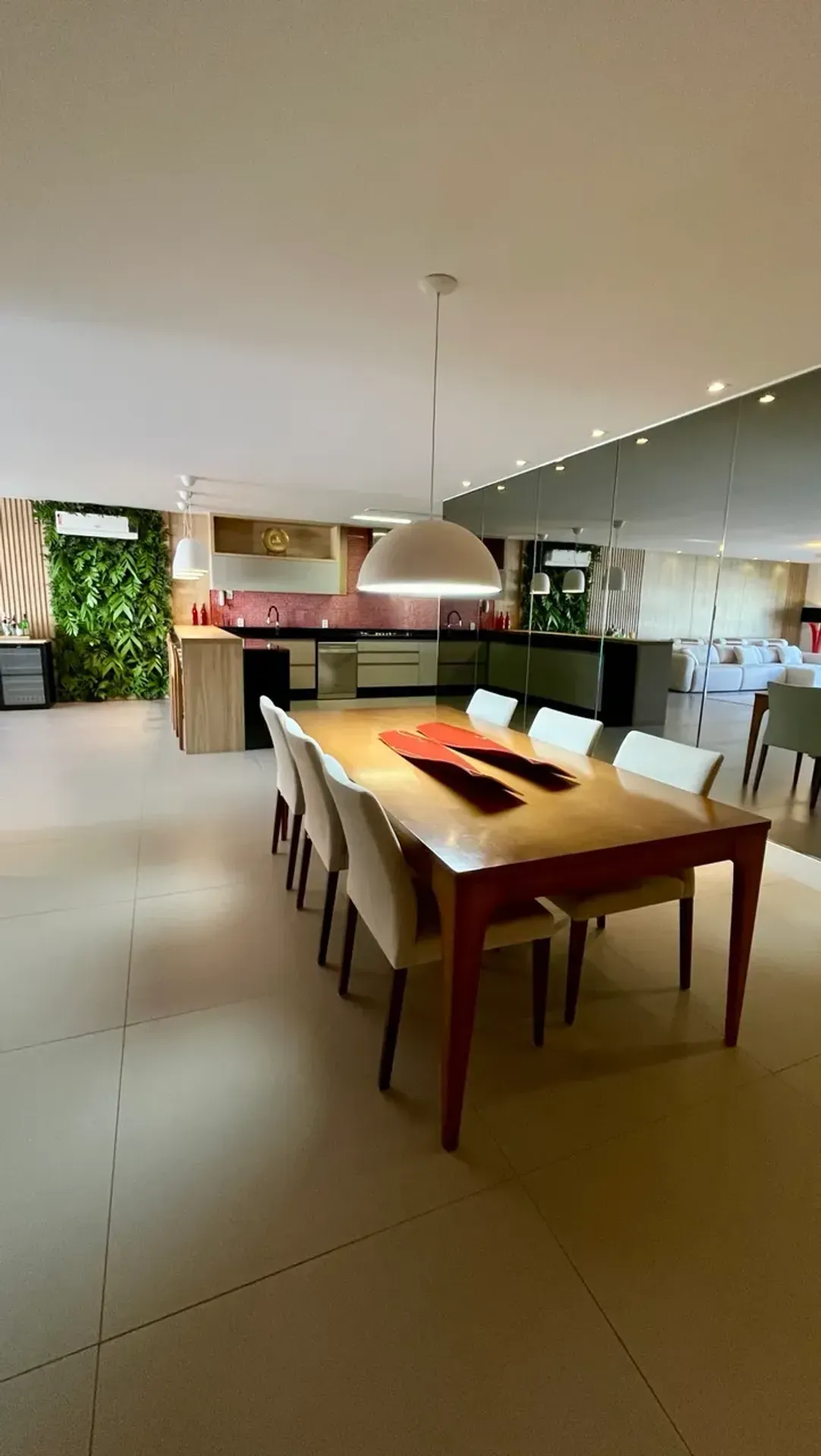 Furnished apartment with 3 en-suite suites — photo 23