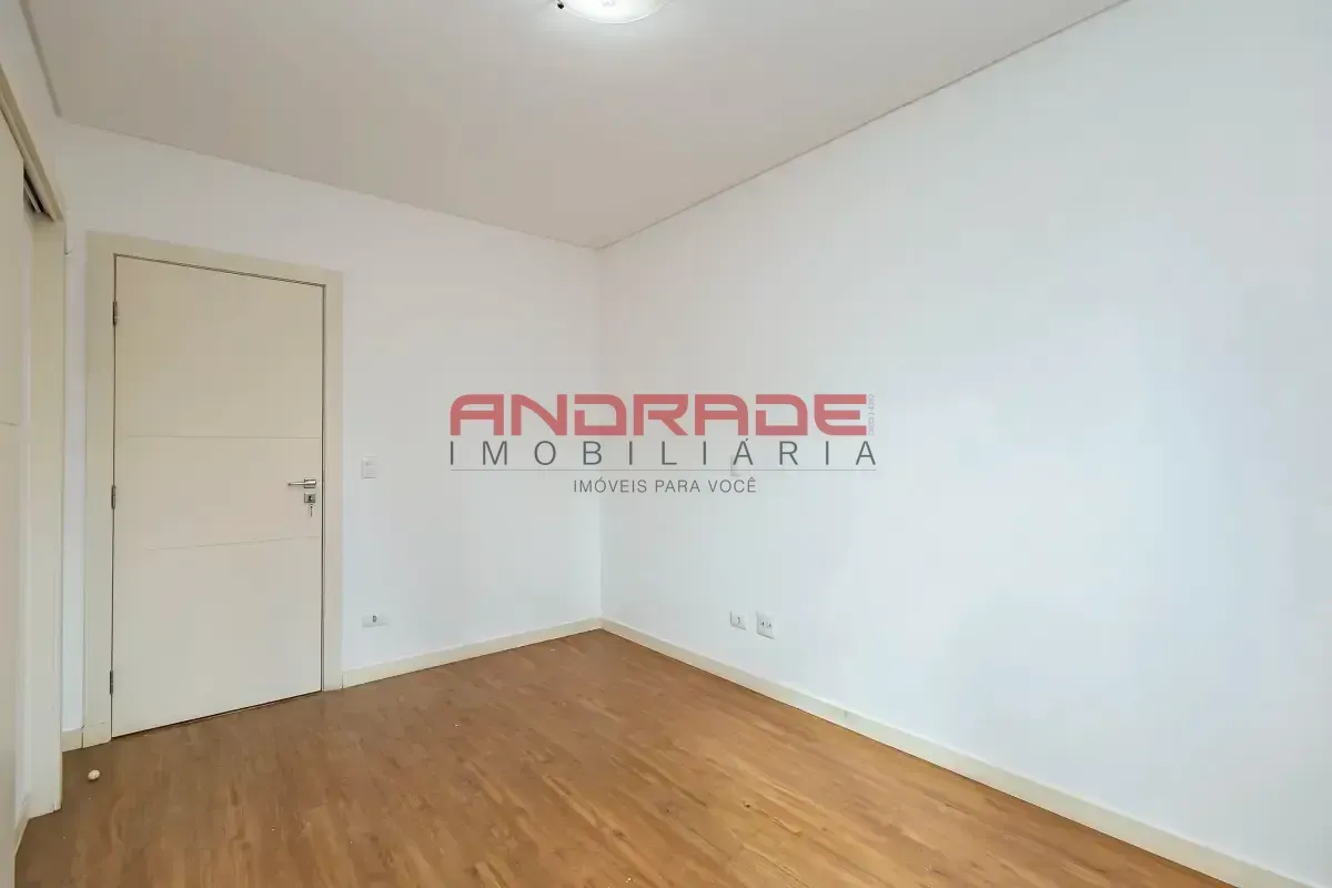 Apartment with 3 bedrooms and glass balcony — photo 39