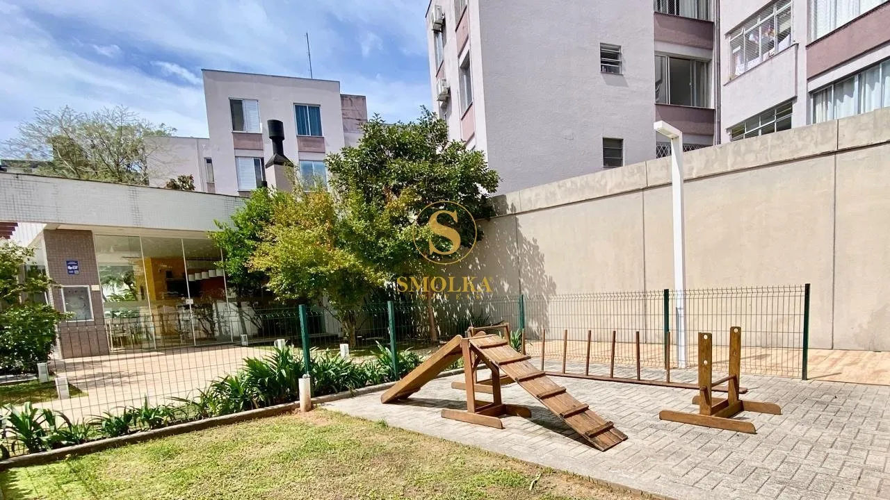 Balcony with a grill in a 2-bedroom apartment, 75 m² — photo 45
