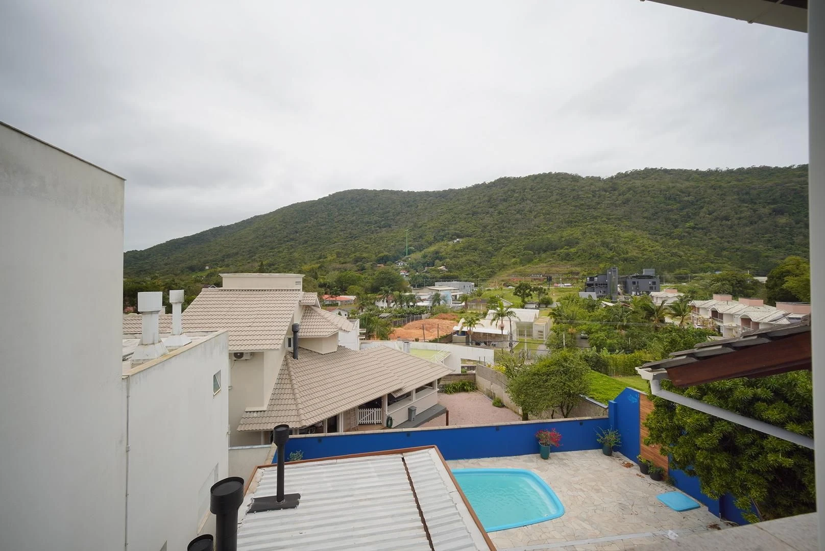 4-bedroom house with a mountain view in Florianópolis — photo 36