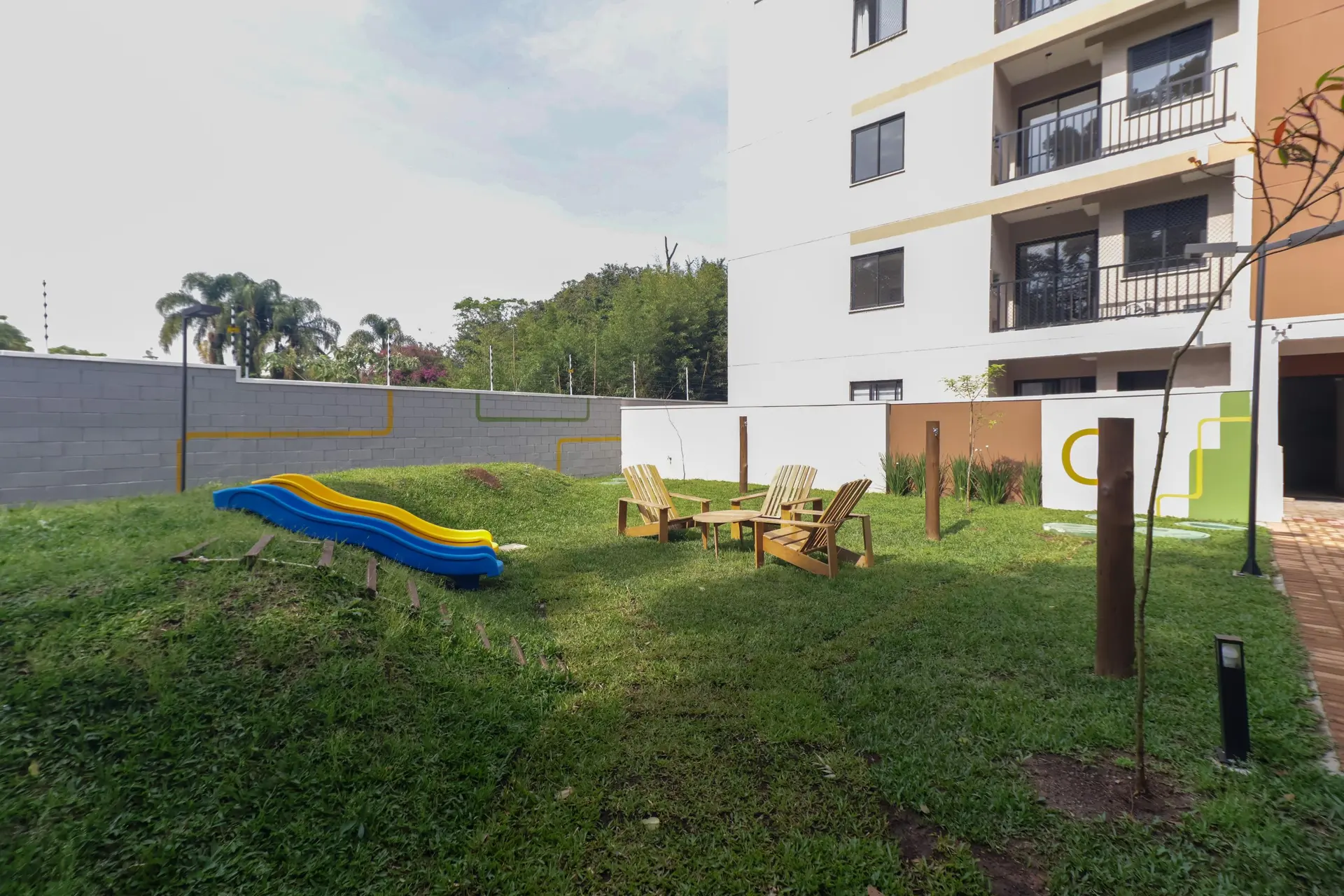 3-bedroom apartment with a grill on the balcony in Curitiba — photo 23