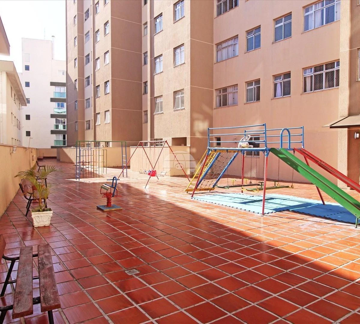 2-bedroom apartment with a washing machine in Curitiba — photo 28